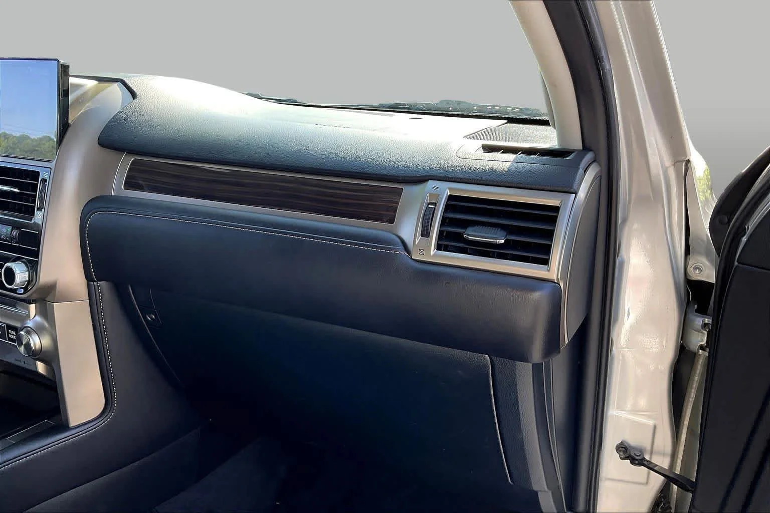 Used 2016 Silver Lining Metallic Lexus  image 19