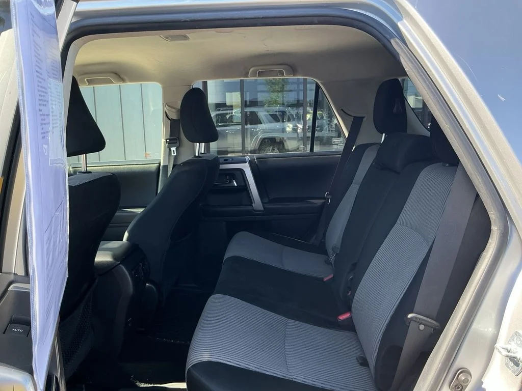 Used 2015 Silver Toyota SR5 image 15