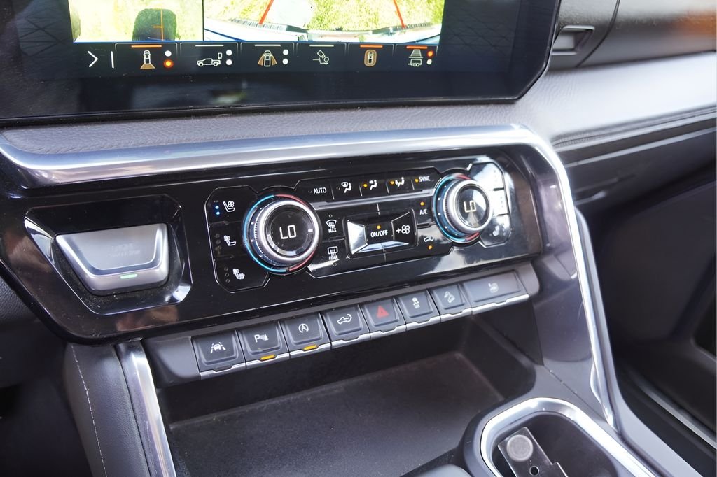 Used 2024 Onyx Black GMC Denali image 30