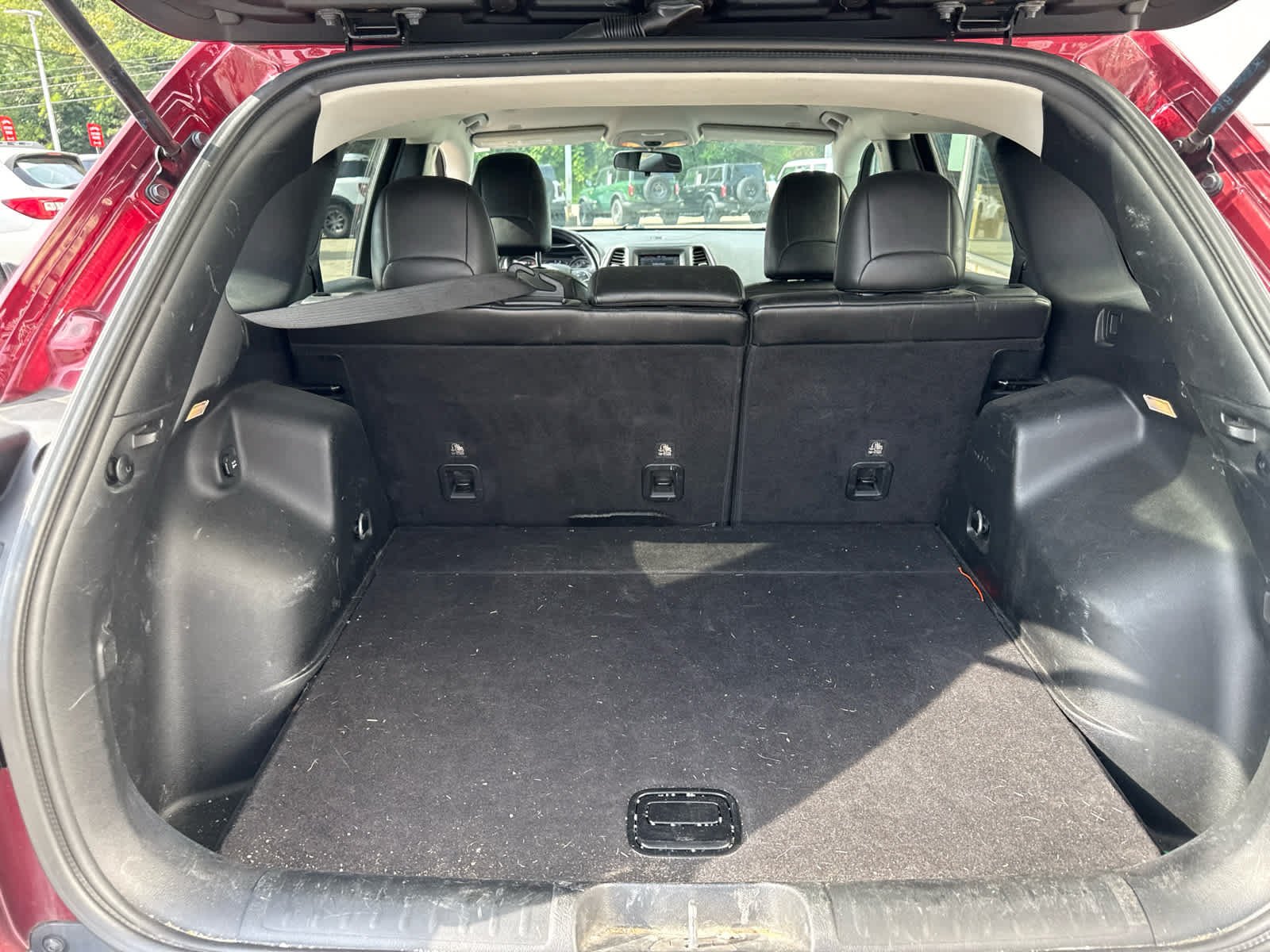 Used 2019 Velvet Red Pearlcoat Jeep Latitude Plus image 6