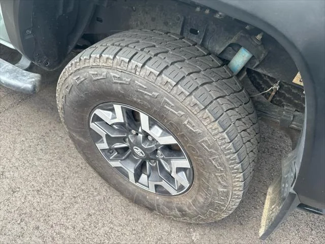 Certified Used 2022 LUNAR ROCK Toyota  image 4