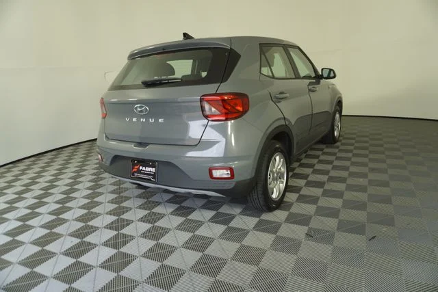 Used 2022 Gray Hyundai SE image 7