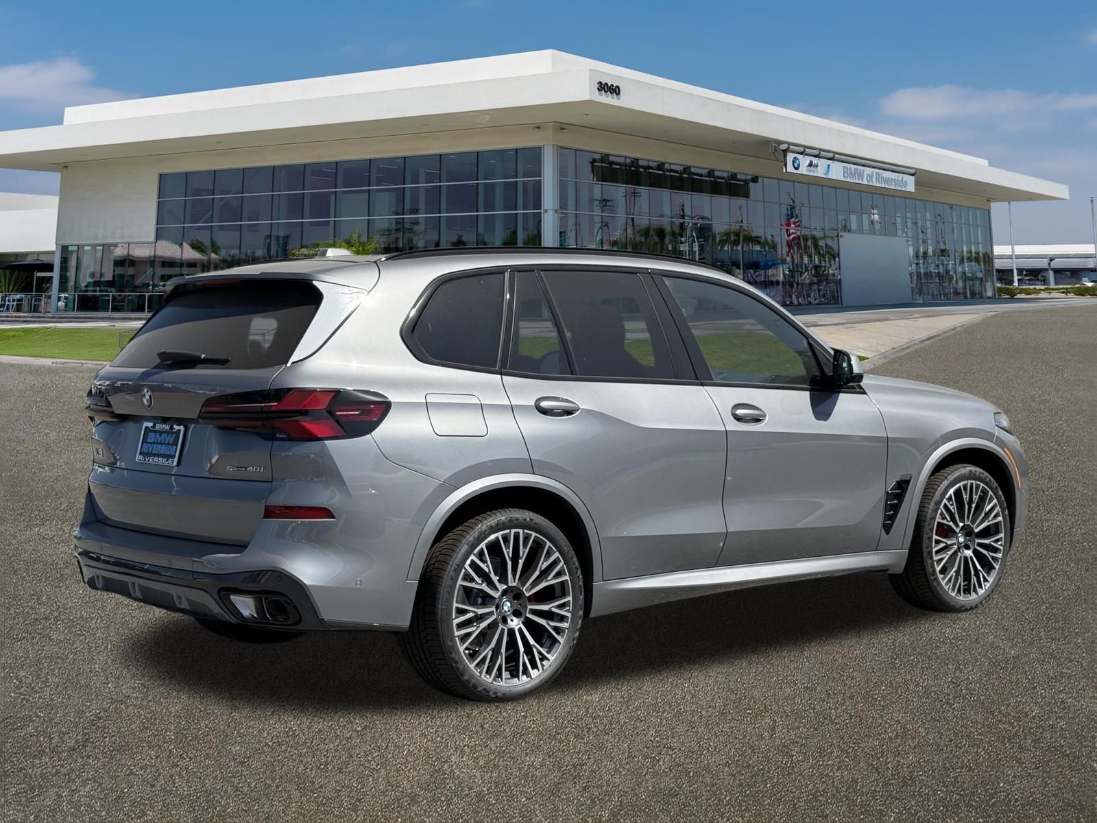 New 2026 Skyscraper Grey Metallic BMW sDrive40i image 10