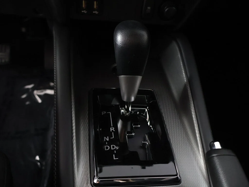 New 2027 Black Mitsubishi 2.0 ES AWC image 41