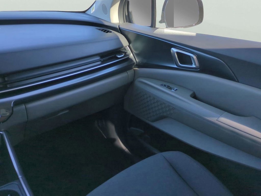 New 2026 Snow White Pearl Kia LX image 20