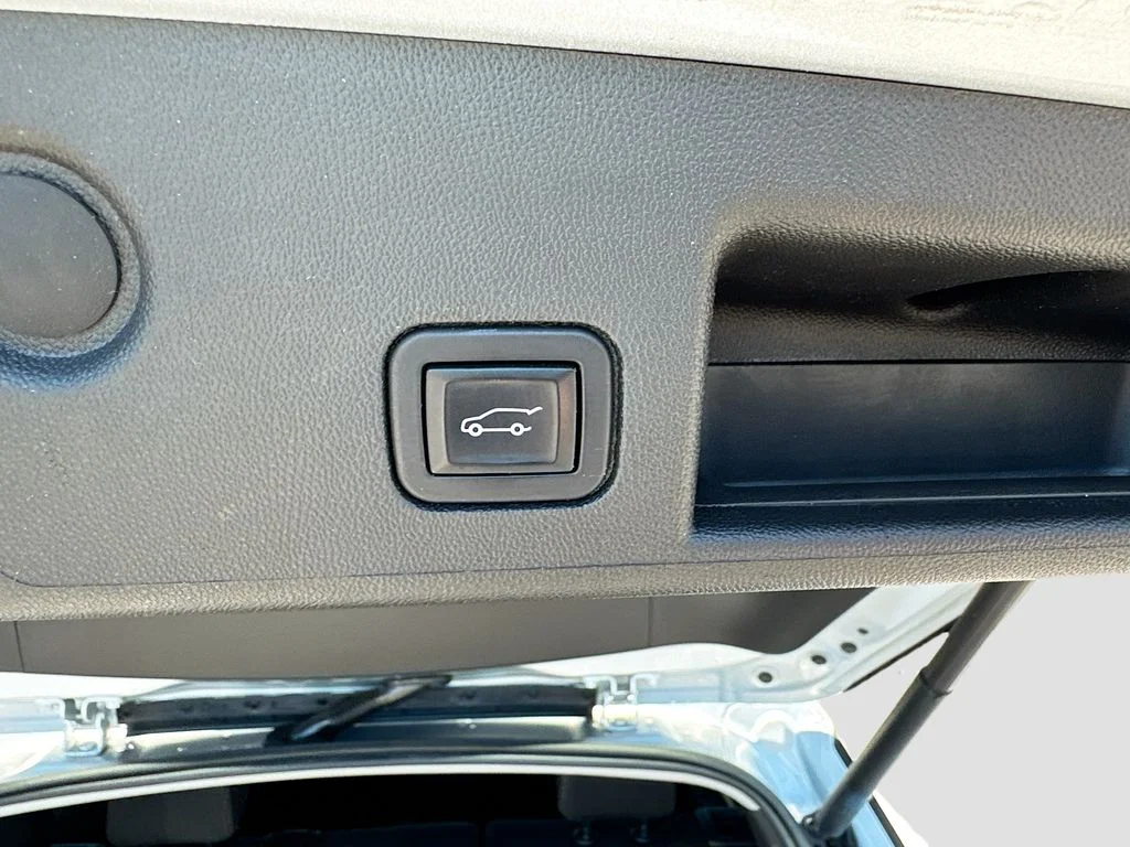 Used 2022 Silver Chevrolet LT image 27