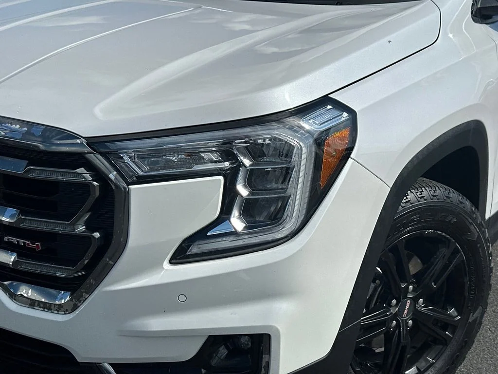 Used 2024 White GMC AT4 image 2