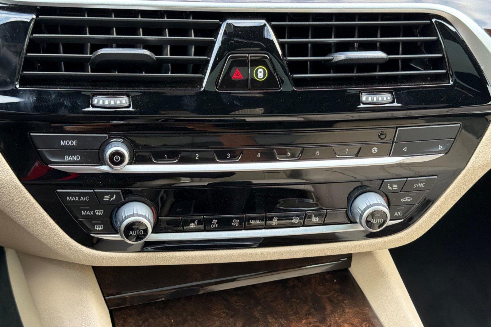 Used 2020 Black Sapphire Metallic BMW 540i image 19