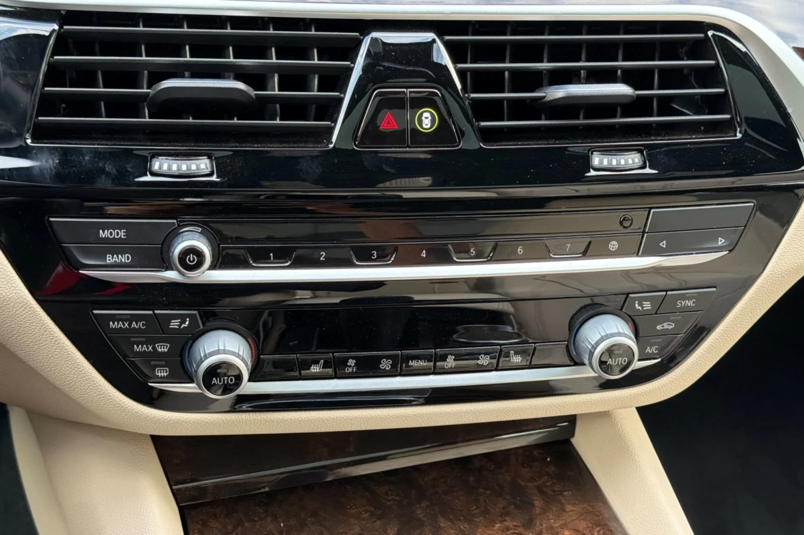Used 2020 Black Sapphire Metallic BMW 540i image 19