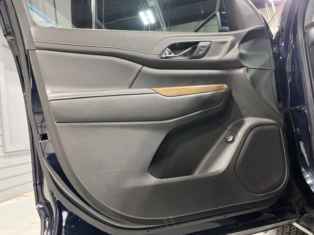 Used 2021 Midnight Blue Metallic GMC SLE image 10