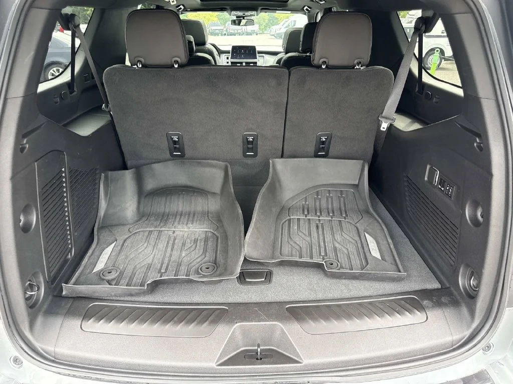 Used 2023 Silver GMC SLT image 29