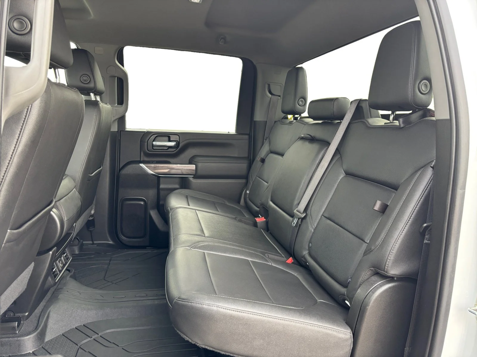 Used 2022 White Chevrolet LTZ image 16