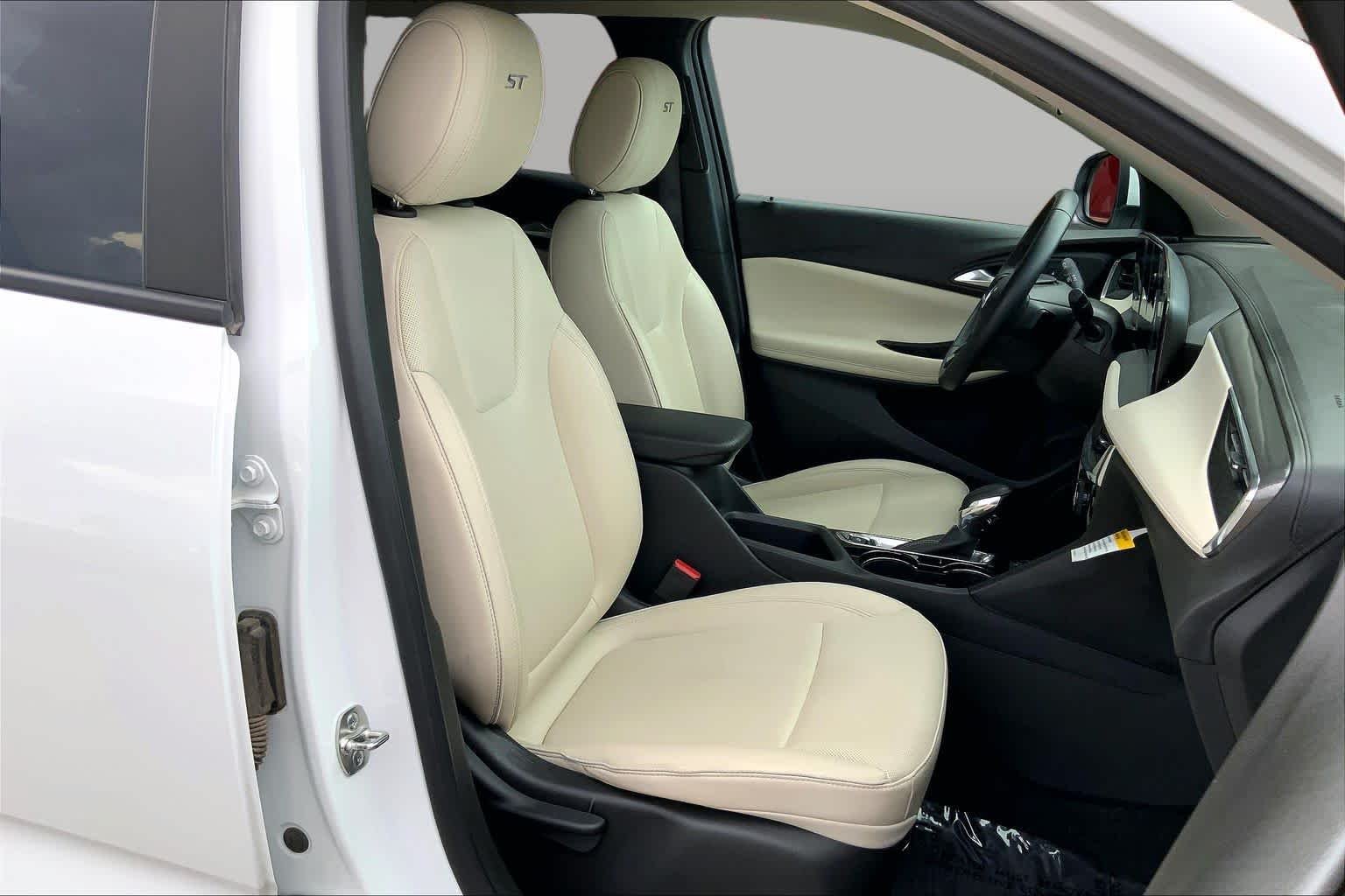 Used 2024 Summit White Buick Sport Touring image 9