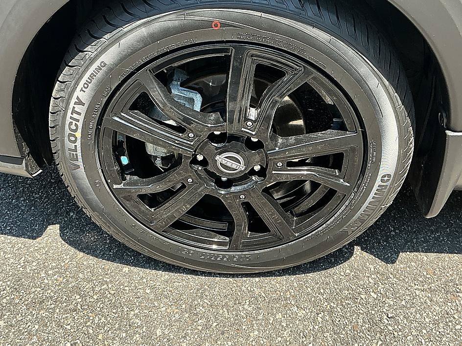 Used 2022 Gray/Super Black Nissan SV image 10