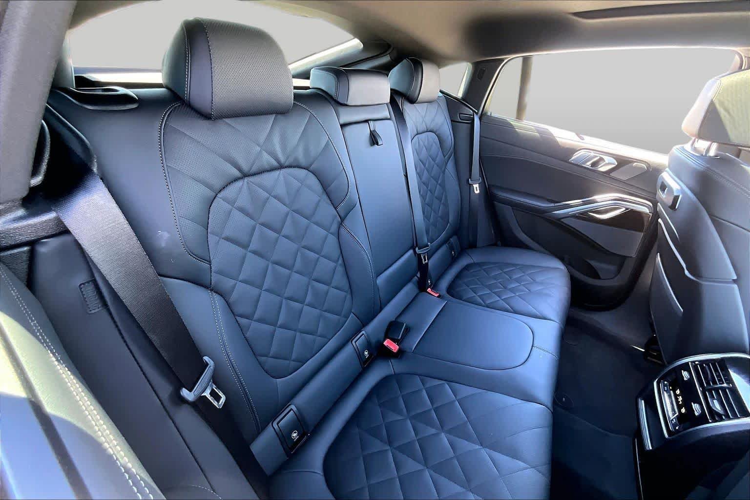 Used 2026 Skyscraper Grey Metallic BMW xDrive40i image 18
