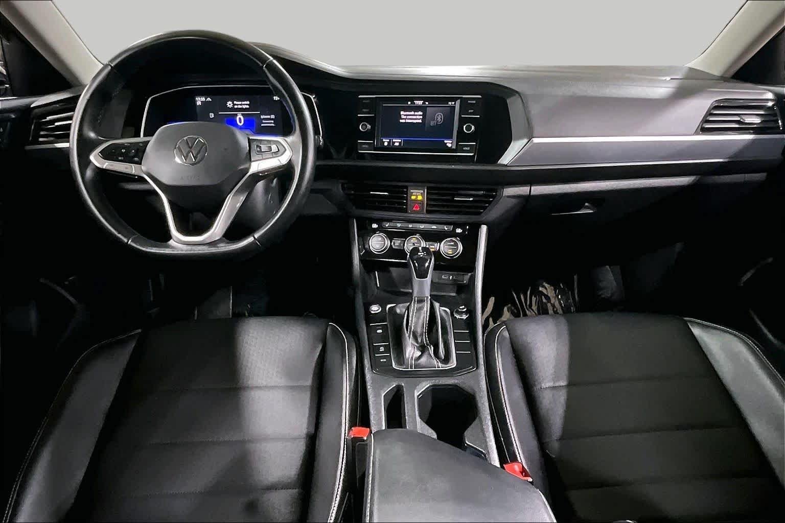 Used 2022 Deep Black Pearl Volkswagen SE image 16