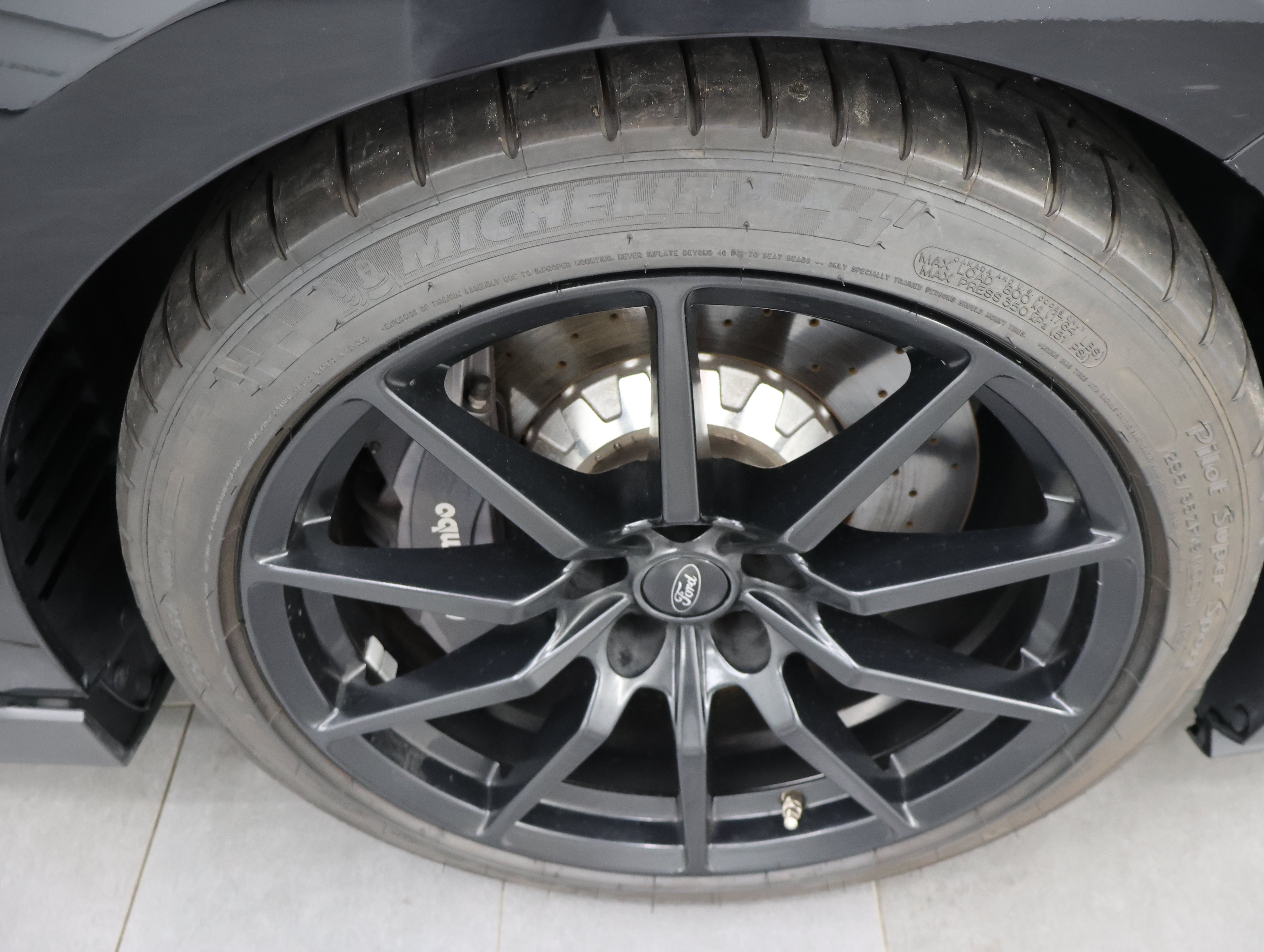 Used 2018 Shadow Black Ford GT350: GT350-ELECTRONICS-6 SPEED MANUAL-NAV-RECAOR SEATS-NEW TIRES image 3