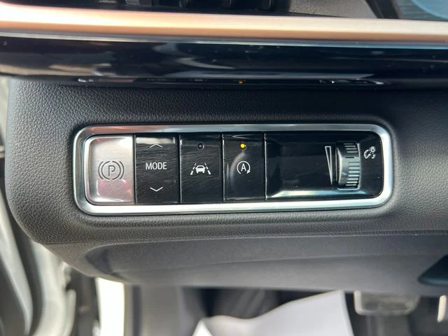 Used 2025 White Buick Sport Touring image 17