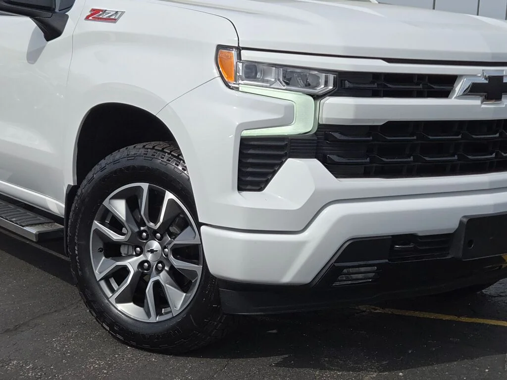 Used 2024 White Chevrolet RST image 3