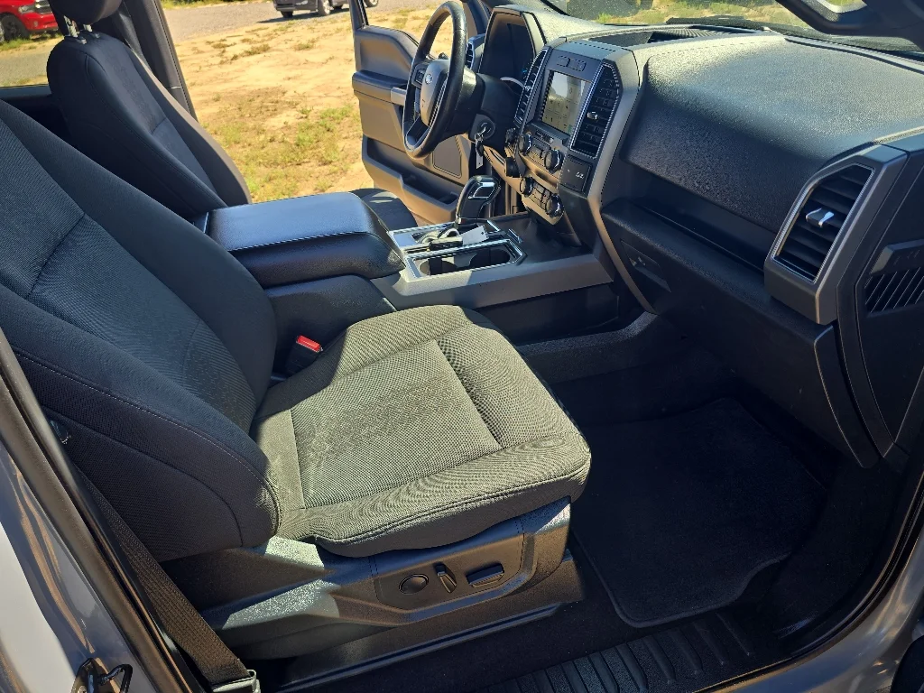 Used 2019  Ford XLT image 34