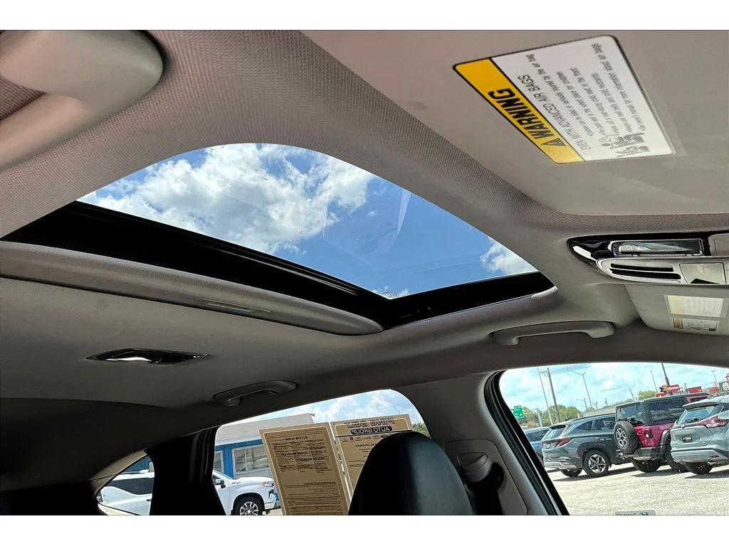 Used 2025  Hyundai SEL Convenience image 16