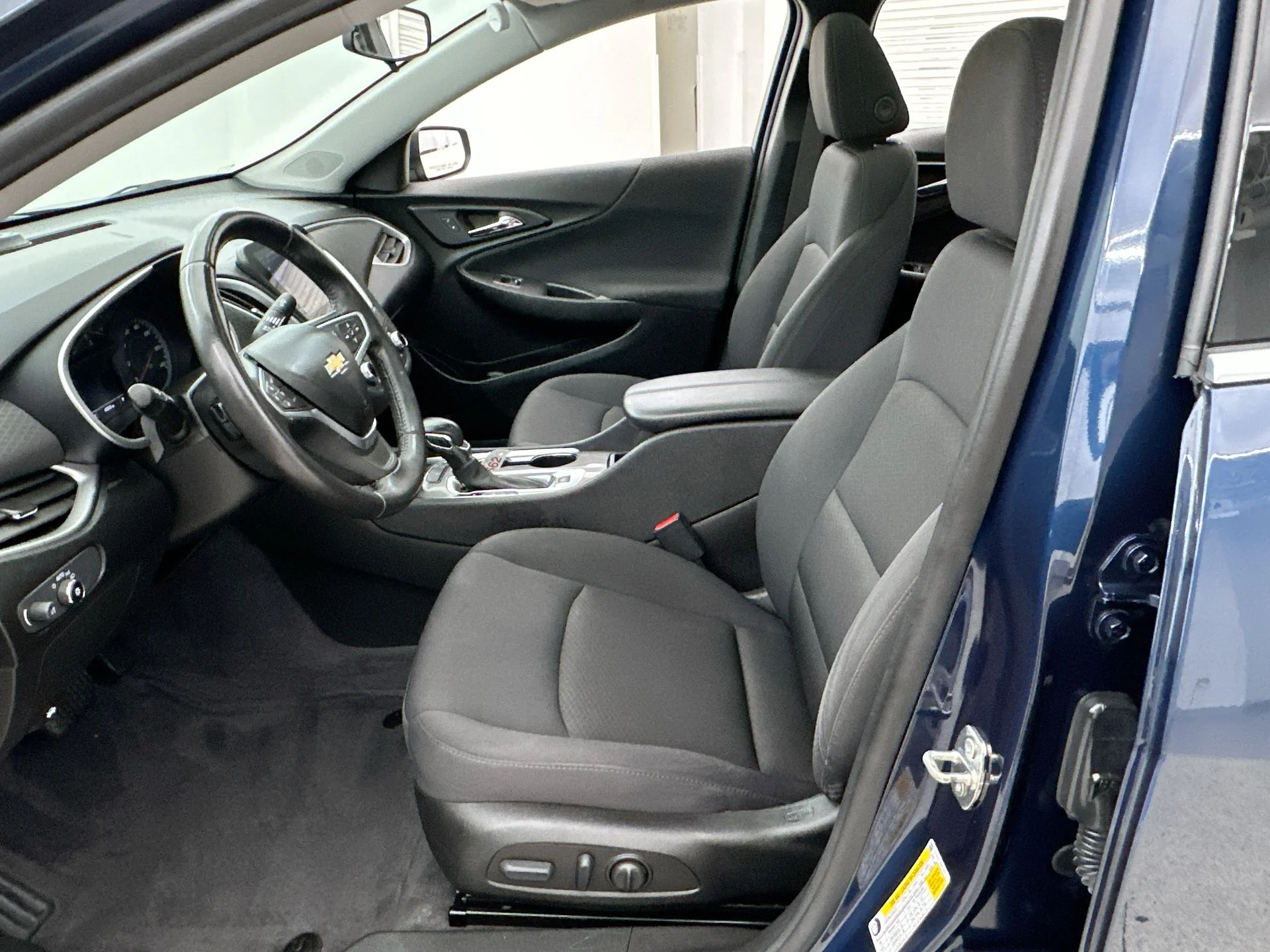 Used 2022 Blue Chevrolet LT image 9