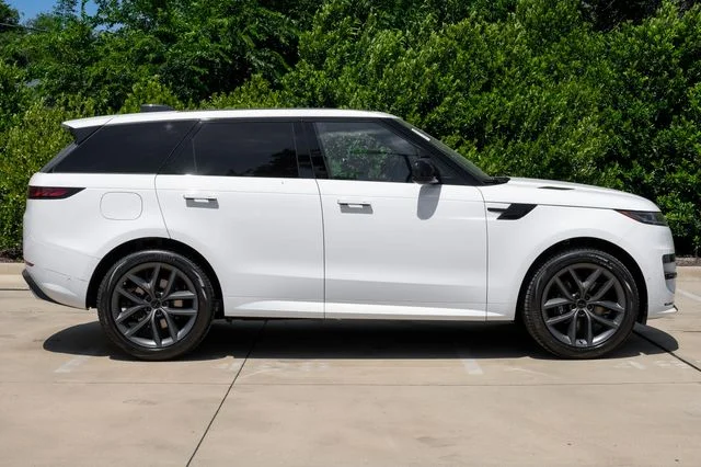 New 2026 Fuji White Land Rover Dynamic SE image 8