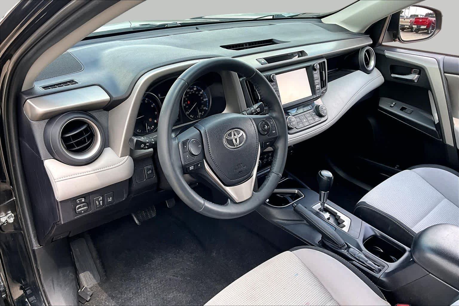 Used 2018 Black Toyota XLE image 18