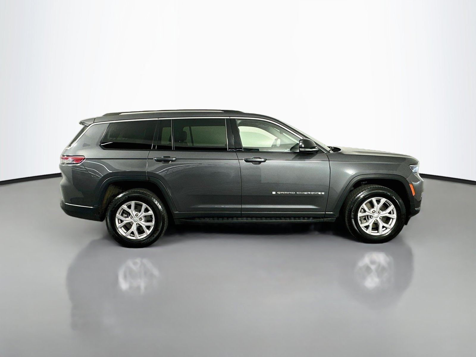 Used 2022 Baltic Gray Metallic Clearcoat Jeep Limited image 8