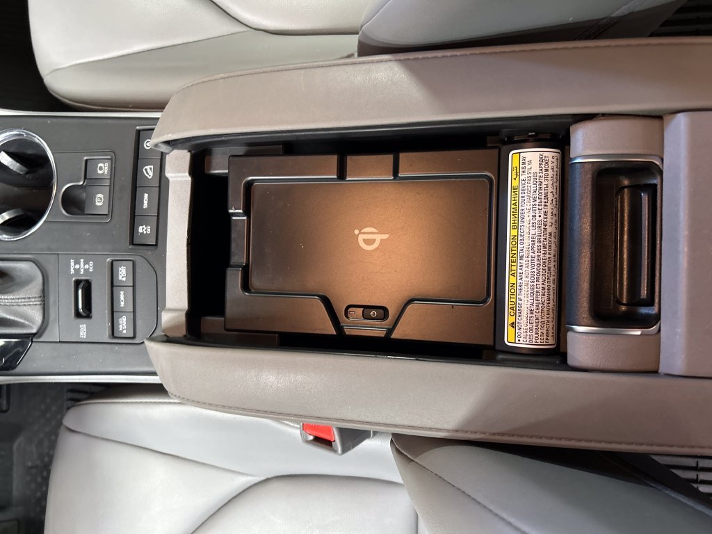 Used 2021  Toyota XLE image 21