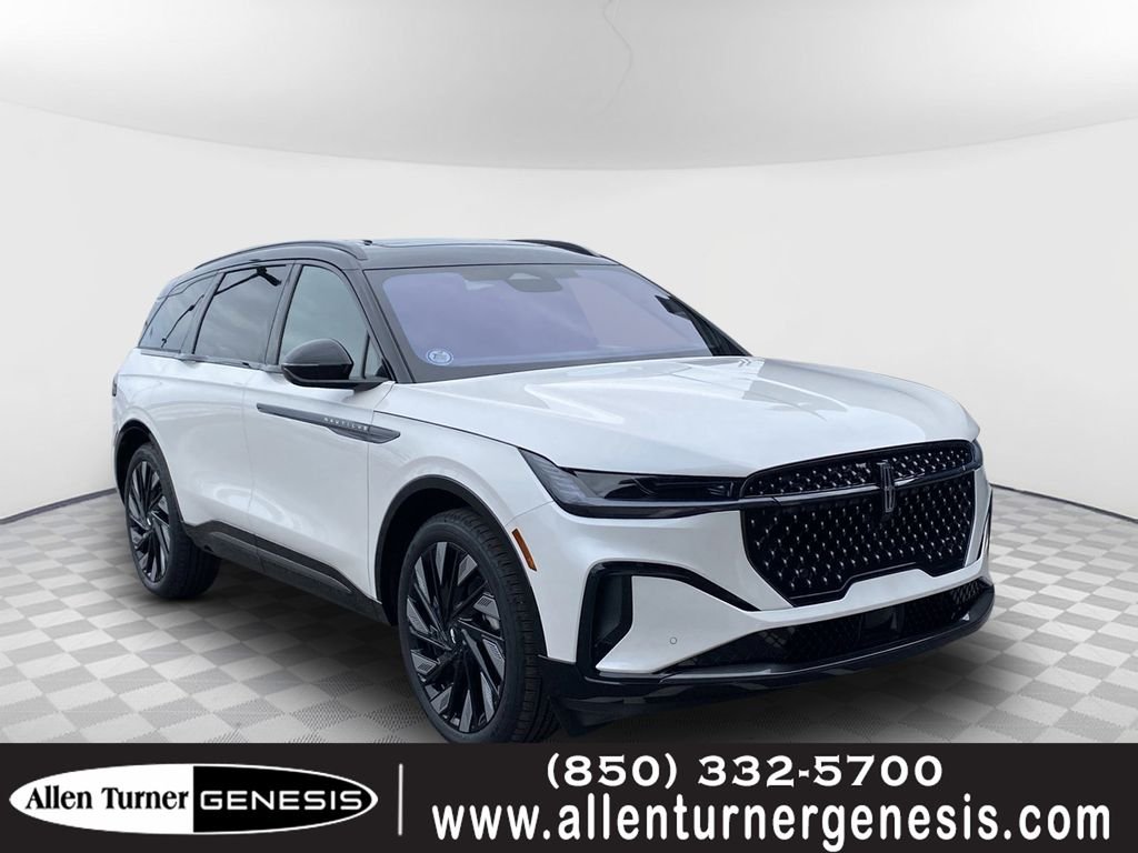 Used 2025 White Lincoln Reserve image 1
