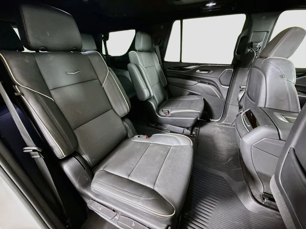 Used 2023 Crystal White Tricoat Cadillac Sport image 29