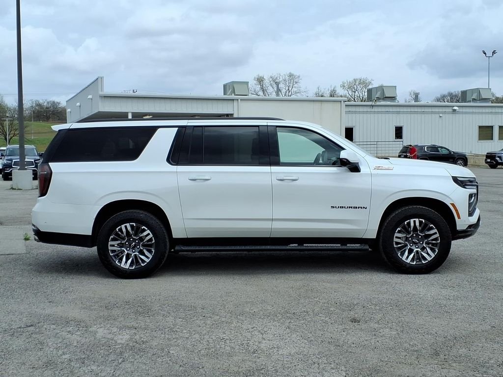 Used 2025 Iridescent Pearl Tricoat Chevrolet Z71 image 8