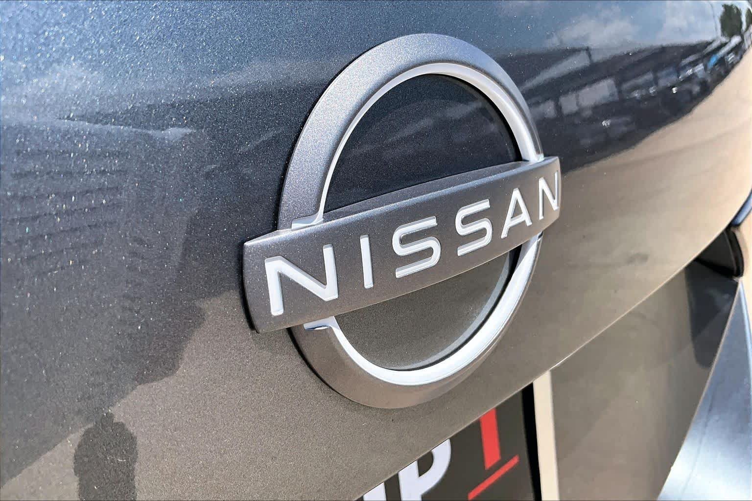 Used 2025 GUN_METALL_KADG Nissan S image 29