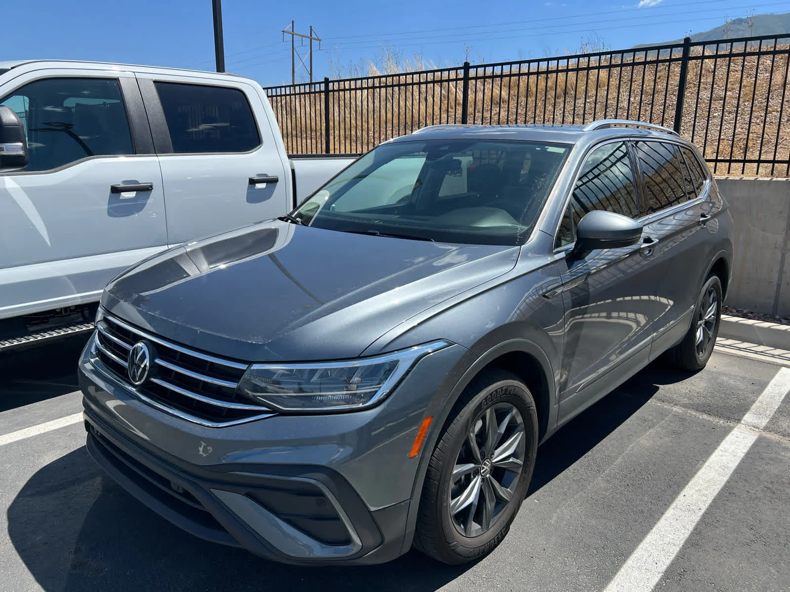 2022 Volkswagen Tiguan 2.0T SE 4Motion's photo