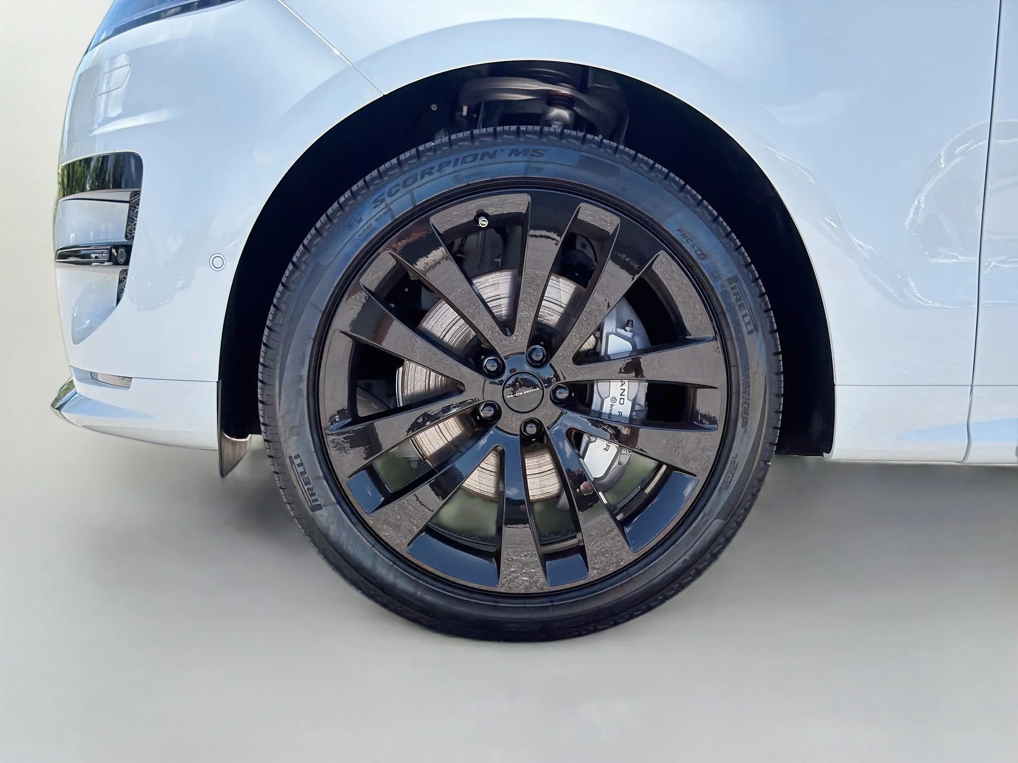 New 2026 Fuji White Land Rover Dynamic SE image 43