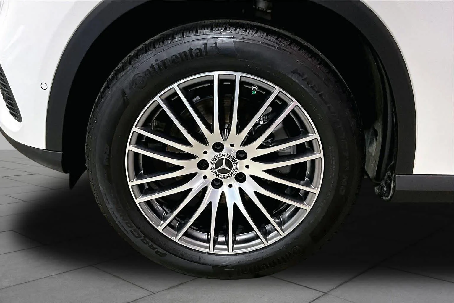 Certified Used 2025 Polar White Mercedes-Benz GLC 300 image 11