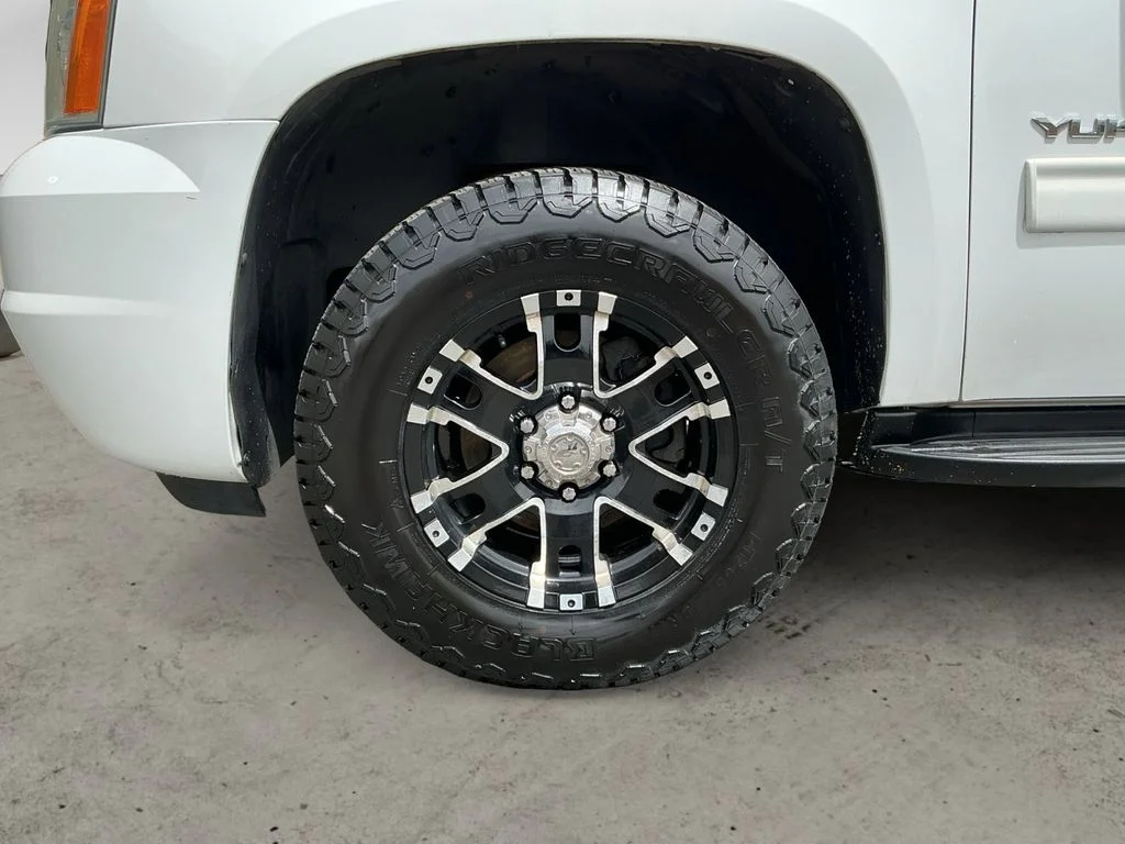 Used 2014 White GMC SLT image 9