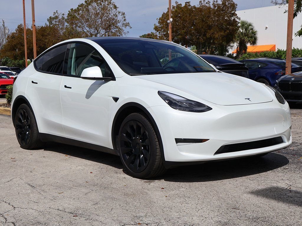 Used 2024 Tesla Model Y Long Range with VIN 7SAYGDEE5RA242470 for sale in Miami, FL