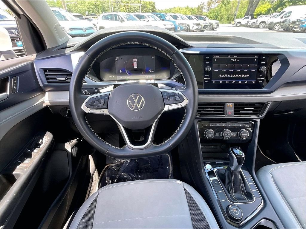 Used 2024 Pure White Volkswagen 1.5T SE image 16