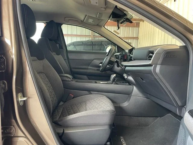 Used 2025 Brown Nissan SV image 21