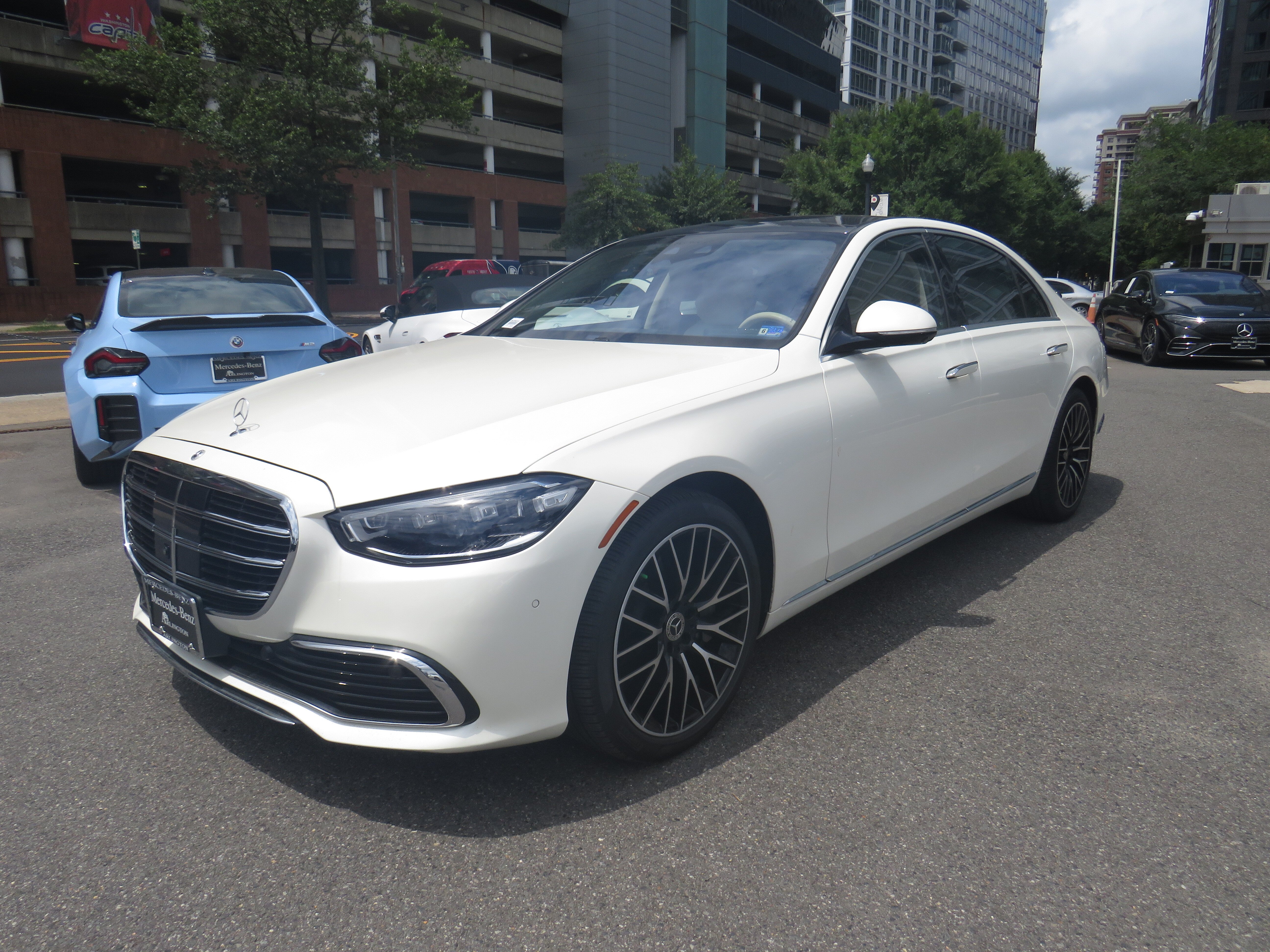 Certified Used 2023 MANUFAKTUR Diamond White Metallic Mercedes-Benz S 500 4MATIC® image 1