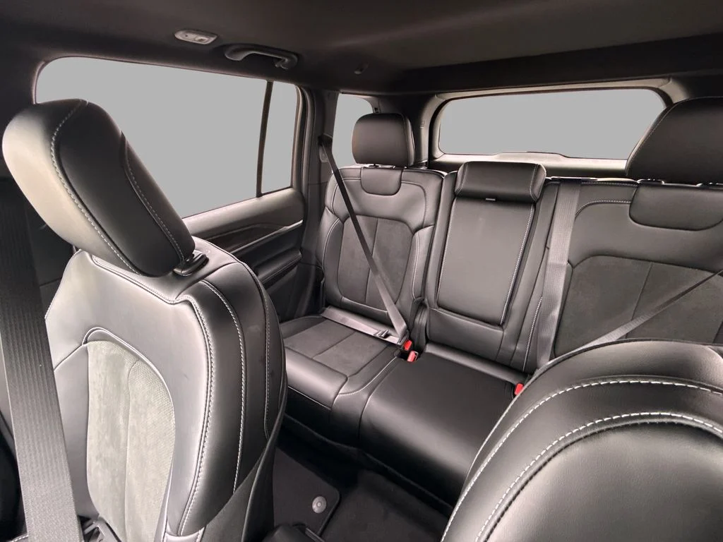 New 2026 Diamond Black Crystal Pearlcoat Jeep Altitude image 21