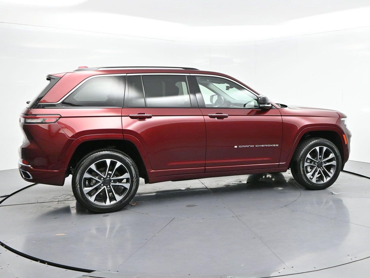 Used 2022 Velvet Red Pearlcoat Jeep Overland image 8