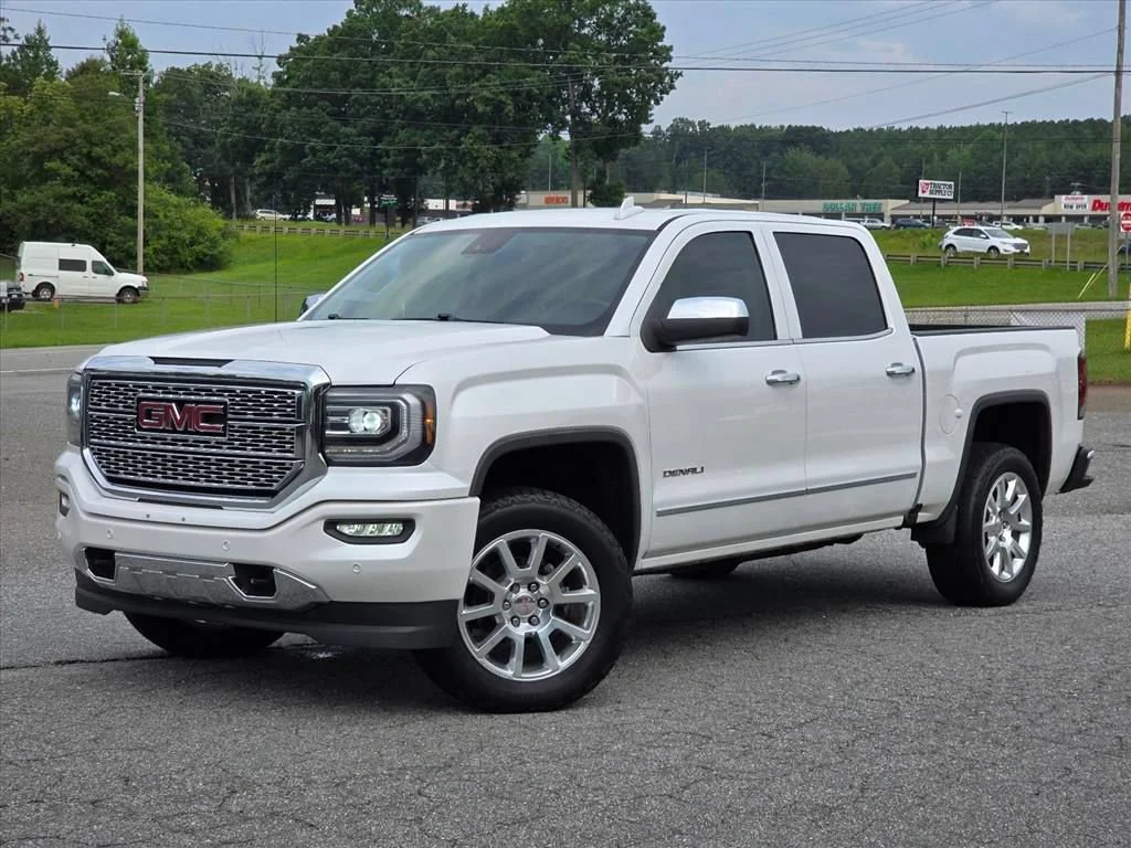Used 2018 WHITE FROST TRICOAT GMC Denali image 2