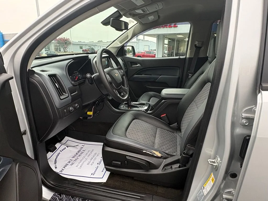 Used 2015 SILVER ICE METALLIC Chevrolet 4WD Z71 image 14