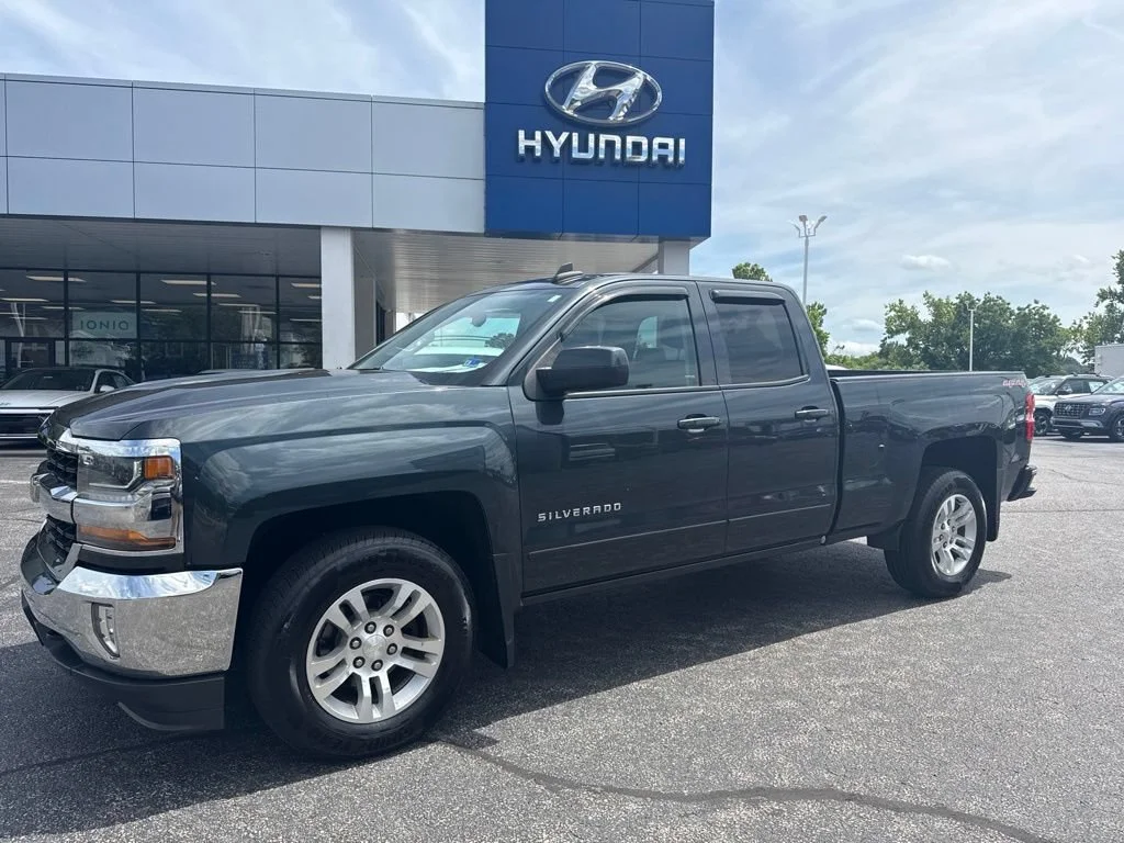 Used 2017 GRAPHITE METALLIC Chevrolet LT image 1