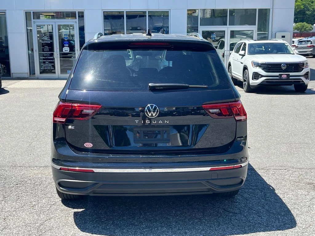 Used 2023 Black Volkswagen 2.0T SE image 3