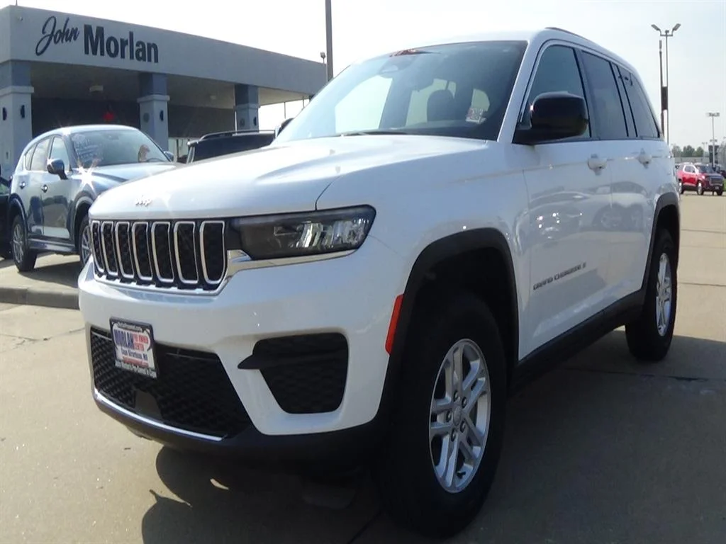 Used 2023 Bright White Clear Coat (pw7) Jeep 4xe image 2