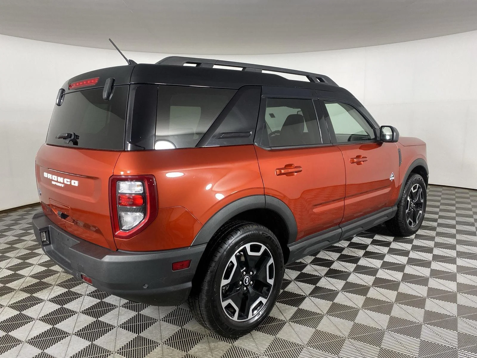 Used 2022 Hot Pepper Red Metallic Tinted Clearcoat Ford Outer Banks image 10